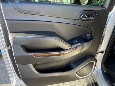 Used 2019 Chevrolet Suburban LT image 17