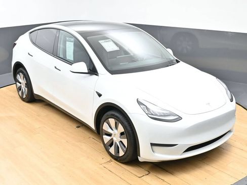 Used 2023 Tesla Model Y Long Range AWD/4WD image 44