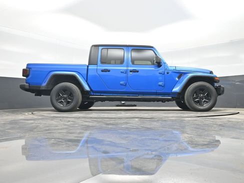 Used 2021 Jeep Gladiator Sport image 39