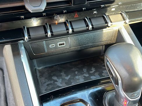 Used 2024 Chevrolet Colorado LT image 21