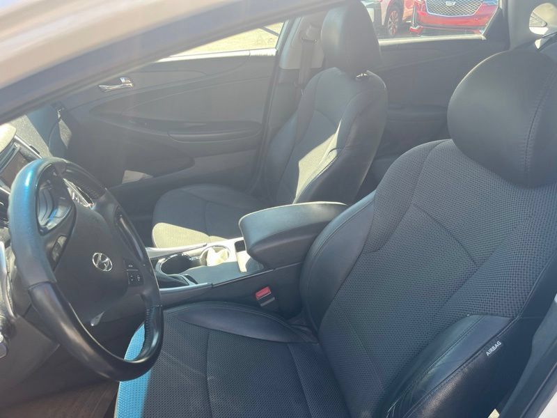 Used 2012 Hyundai Sonata SE w/ Navigation & Sunroof Pkg FWD image 8
