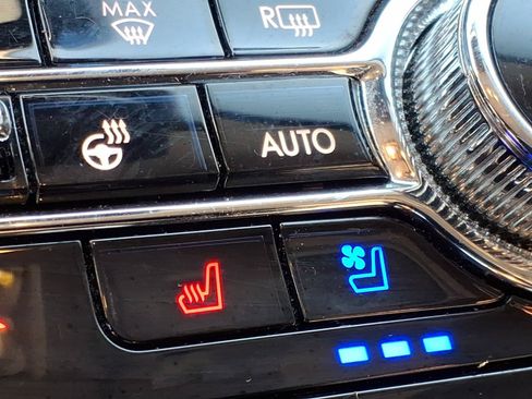 Used 2021 Lincoln Corsair AWD w/ Premium Package image 9