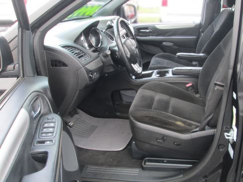 Used 2016 Dodge Grand Caravan SXT w/ UConnect Hands-Free Group image 14