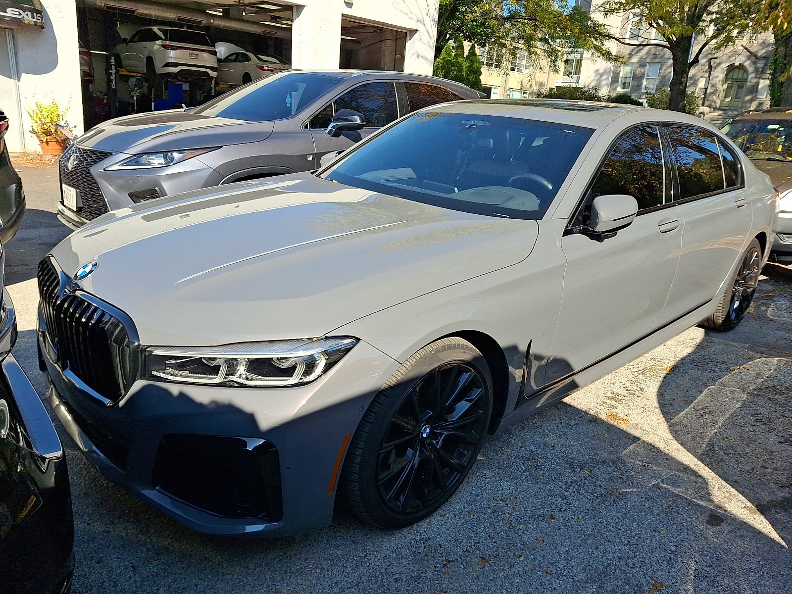 Used 2022 BMW 740i w/ M Sport Package RWD image 2