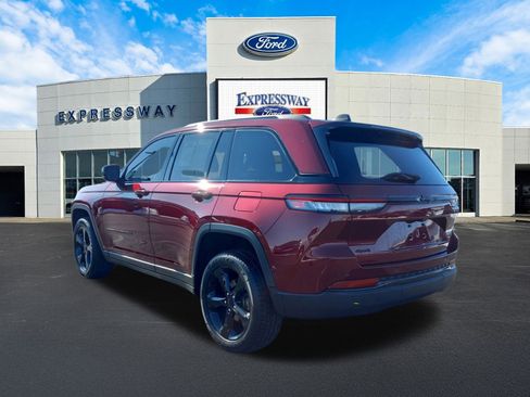 Used 2023 Jeep Grand Cherokee Altitude image 8