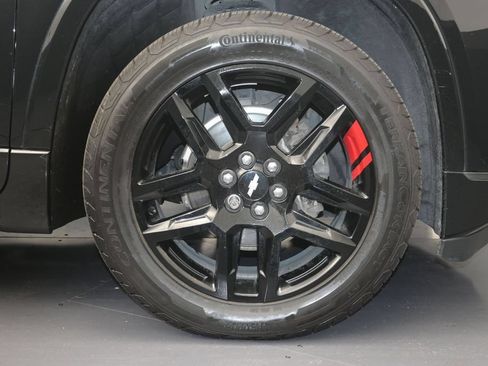 Used 2020 Chevrolet Traverse Premier w/ Redline Edition FWD image 9