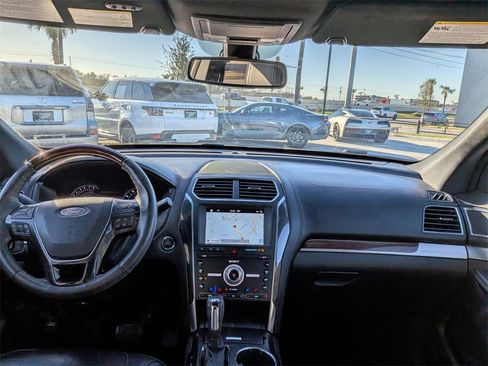 Used 2019 Ford Explorer Platinum image 19