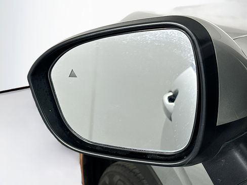 Used 2024 Mitsubishi Outlander SE image 16