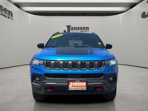 Used 2025 Jeep Compass Trailhawk AWD/4WD image 7