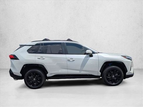 Used 2022 Toyota RAV4 SE AWD/4WD image 4