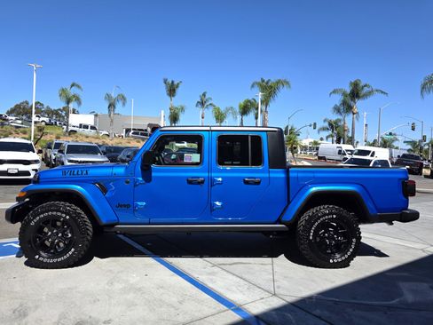 New 2025 Jeep Gladiator Willys image 2