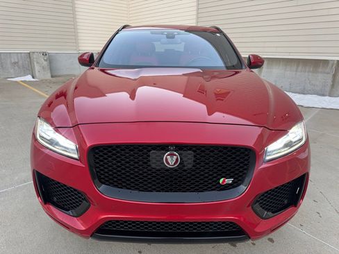 Used 2017 Jaguar F-PACE S image 8