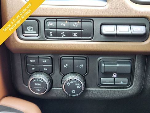 Used 2023 Chevrolet Tahoe High Country AWD/4WD image 31