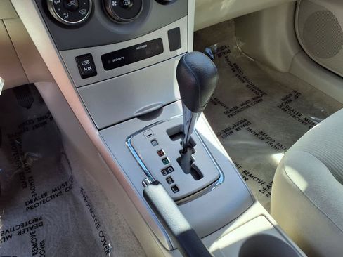 Used 2013 Toyota Corolla LE FWD image 22