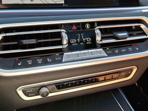 Used 2022 BMW X7 xDrive40i w/ M Sport Package image 17