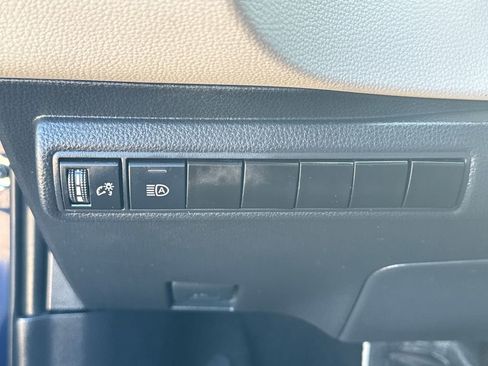 Used 2022 Toyota Corolla LE image 30