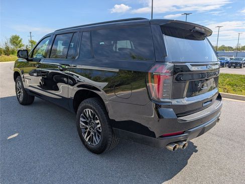 Used 2025 Chevrolet Suburban Z71 image 3