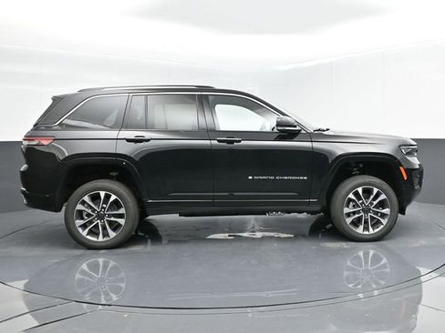 Used 2024 Jeep Grand Cherokee Overland w/ Advanced Protech Group III AWD/4WD image 9