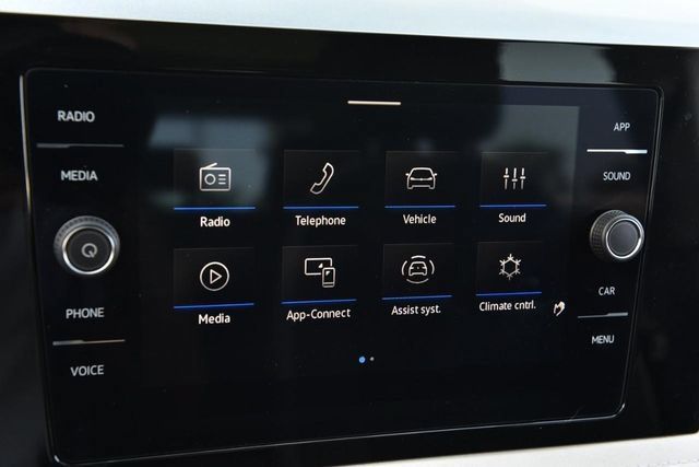 Used 2025 Volkswagen Taos SE w/ Panoramic Sunroof Package FWD image 13