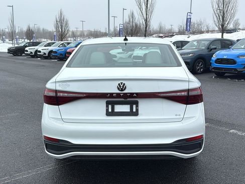 Used 2025 Volkswagen Jetta SE w/ Sunroof Package image 7