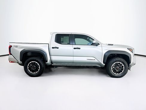 Used 2025 Toyota Tacoma TRD Off-Road AWD/4WD image 10