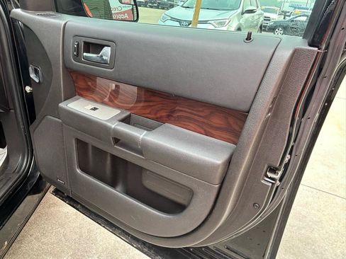 Used 2009 Ford Flex SEL FWD image 17