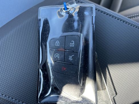 New 2025 Chevrolet Equinox EV RS w/ Convenience Package II image 38