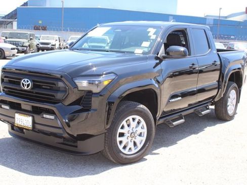 Used 2024 Toyota Tacoma SR5 AWD/4WD image 16