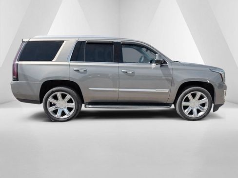 Used 2018 Cadillac Escalade Premium Luxury AWD/4WD image 8