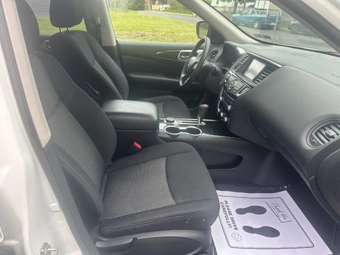 Used 2018 Nissan Pathfinder S AWD/4WD image 11