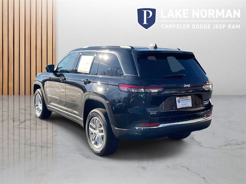 New 2025 Jeep Grand Cherokee Laredo X image 7