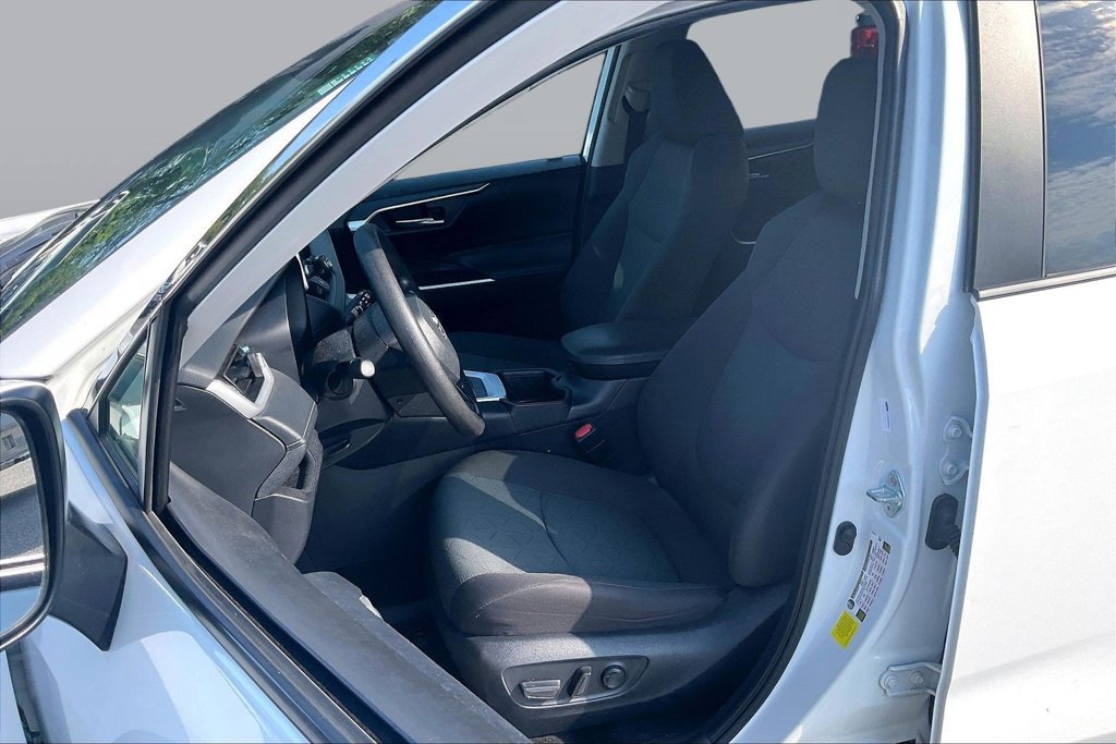 Used 2024 Toyota RAV4 XLE FWD image 25