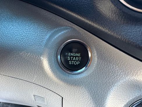 Used 2013 Toyota Highlander Limited image 33