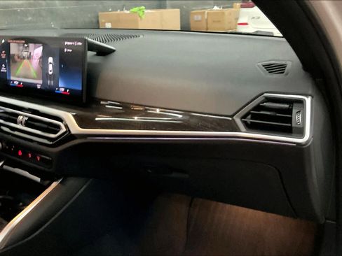 Used 2023 BMW 330i Sedan w/ Premium Package image 18