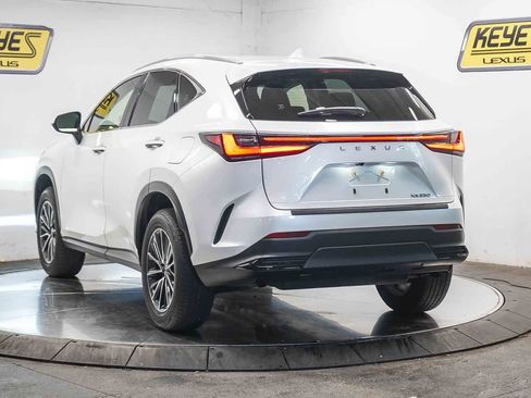 Used 2024 Lexus NX 250 FWD image 2