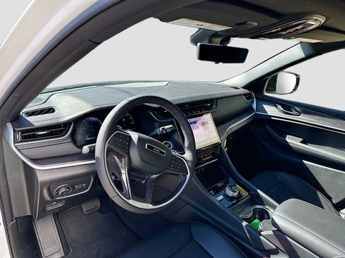 New 2025 Jeep Grand Cherokee Limited w/ Luxury Tech Group II image 10