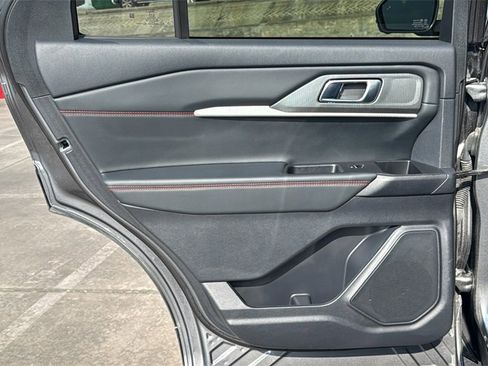 Used 2025 Ford Explorer ST-Line image 18