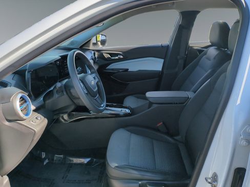 Used 2024 Chevrolet Trax LT image 9