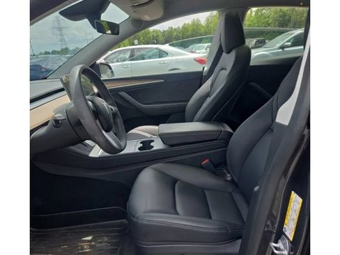 Used 2024 Tesla Model Y Long Range AWD/4WD image 5