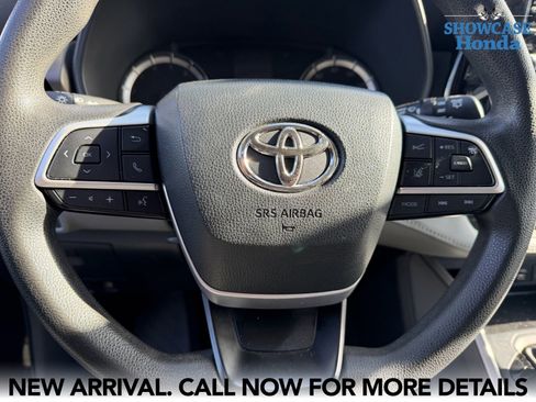 Used 2022 Toyota Highlander L FWD image 13