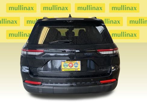 Used 2023 Jeep Grand Cherokee Limited w/ Luxury Tech Group II image 32