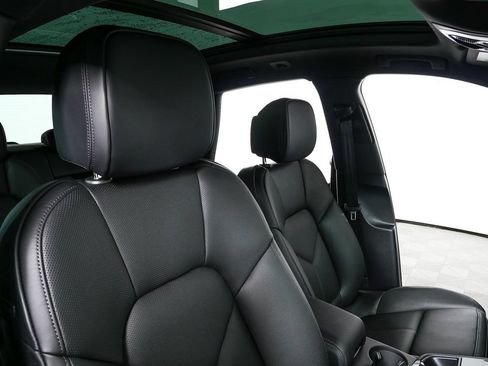 Certified 2026 Porsche Macan AWD/4WD image 25