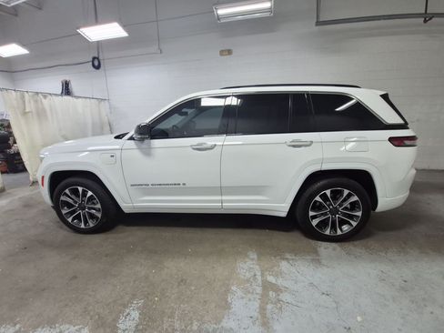 Used 2022 Jeep Grand Cherokee Overland w/ Advanced Protech Group III AWD/4WD image 10