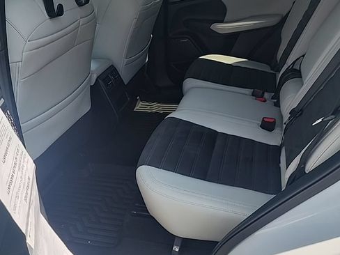 Used 2025 Mitsubishi Outlander SE AWD/4WD image 8