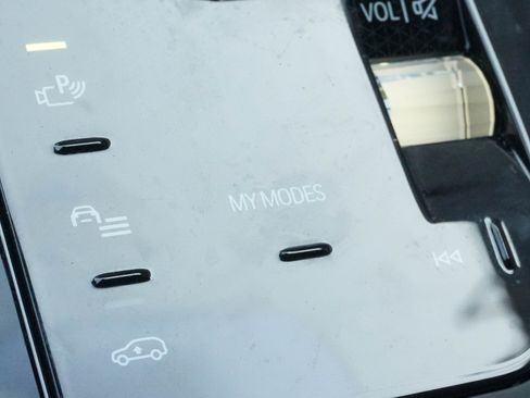 Certified 2025 BMW iX M60 image 27