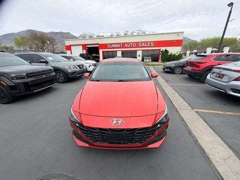 Used 2022 Hyundai Elantra Limited image 9