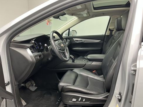 Used 2017 Cadillac XT5 Luxury image 3