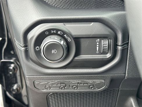 Used 2026 Jeep Wrangler Unlimited Rubicon AWD/4WD image 37