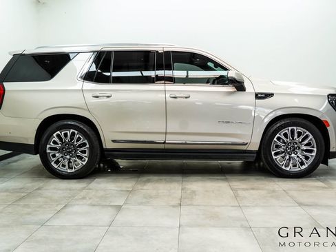 Used 2023 GMC Yukon Denali Ultimate AWD/4WD image 10
