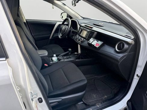 Used 2015 Toyota RAV4 LE AWD/4WD image 2
